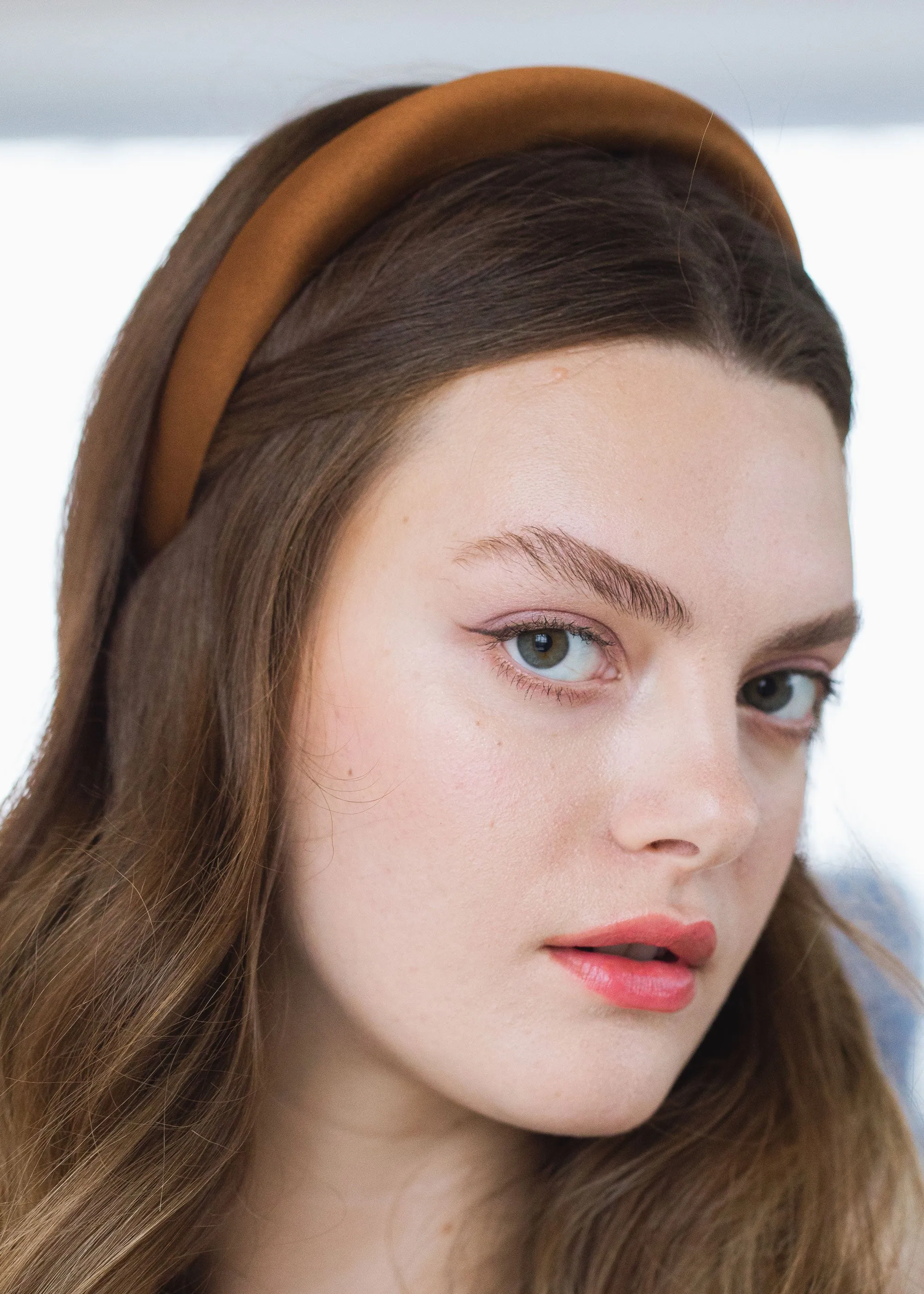 Tori Headband in Satin -- Mocha