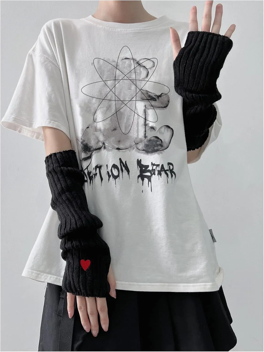 Verdusa Women's Heart Knit Arm Warmers Y2k Arm Sleeves Fingerless Gloves