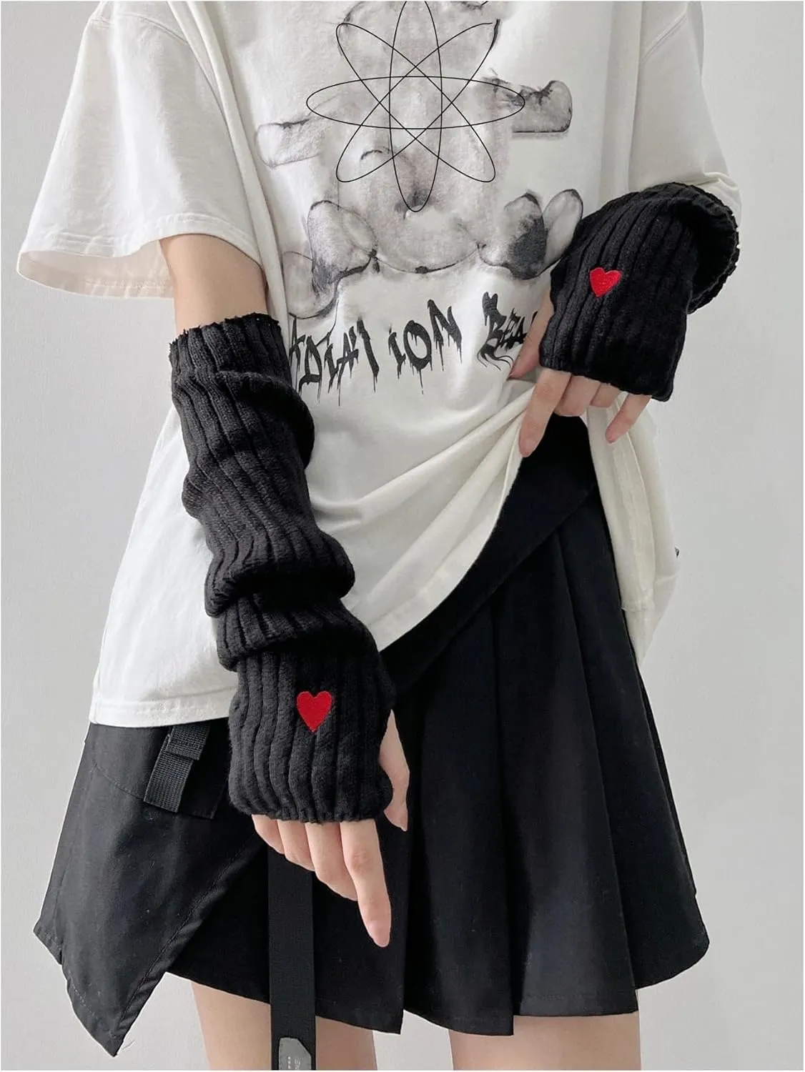 Verdusa Women's Heart Knit Arm Warmers Y2k Arm Sleeves Fingerless Gloves