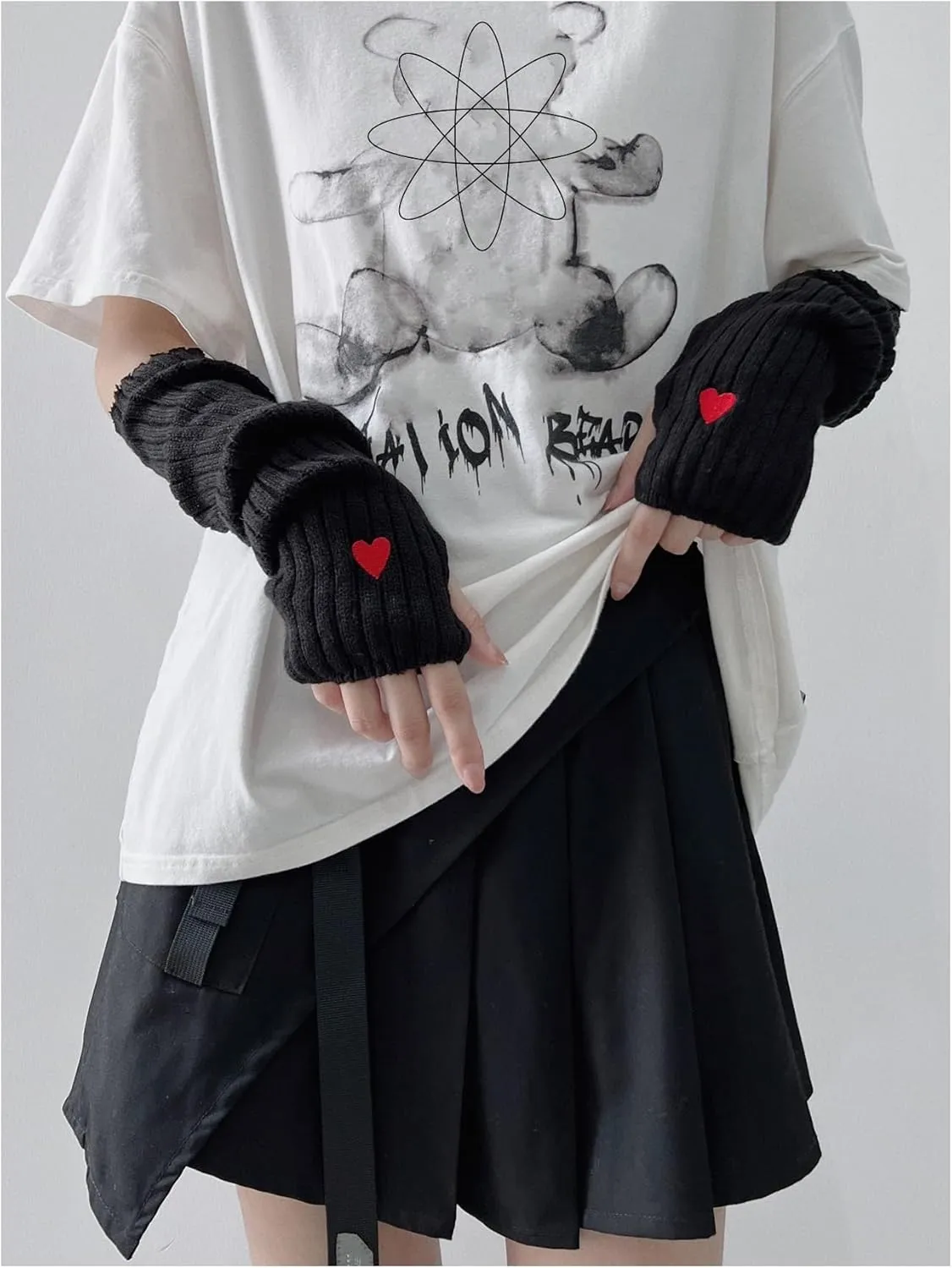 Verdusa Women's Heart Knit Arm Warmers Y2k Arm Sleeves Fingerless Gloves